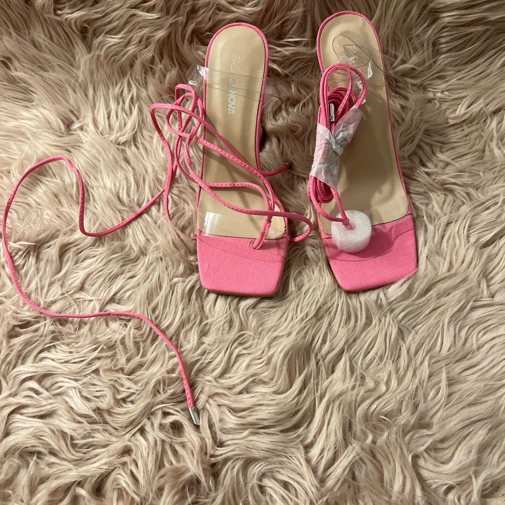 Fashion Nova Pink 70's Heels Size 6